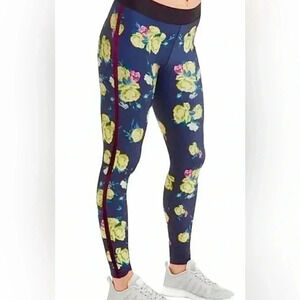 Ultracor Soul Cycle‎ Navy Floral Print Legging Purple Velvet Side Stripe Sz M